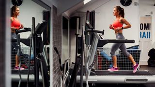 a photo of a young woman running on a treadmill