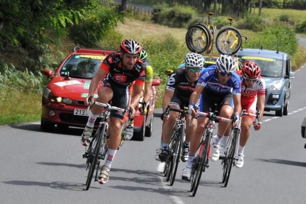 Juan Jose Cobo (Caisse d'Epargne), Roger Hammond (Cervelo TestTeam), J&eacute;r&ocirc;me Pineau (Quick Step) and Julien El Fares (Cofidis) in an early break.