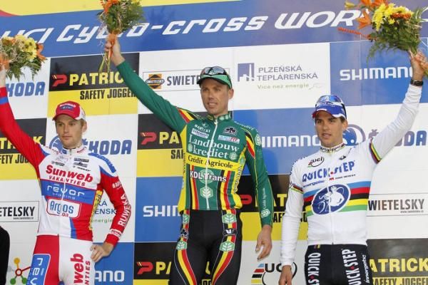 Sven Nys (Landbouwkrediet) celebrates on the podium.