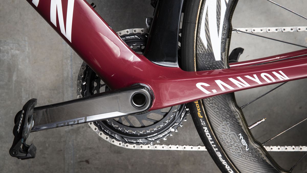 A look at the non-driveside of the crankset