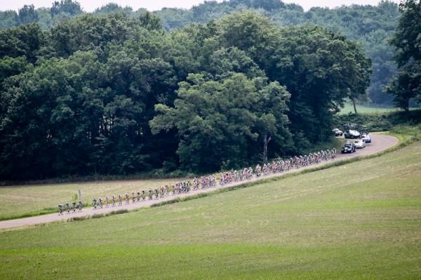 With the break up the road the main bunch starts to chase.