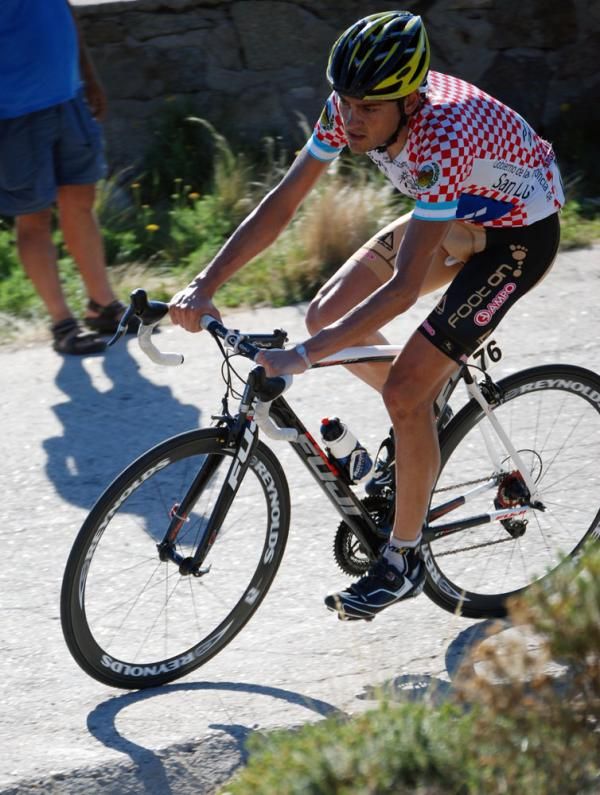 Rafael Valls (Footon-Servetto) makes his way alone