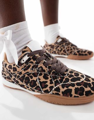 Asos Design Downtime Sneakers im Football-Stil mit Leopardenmuster