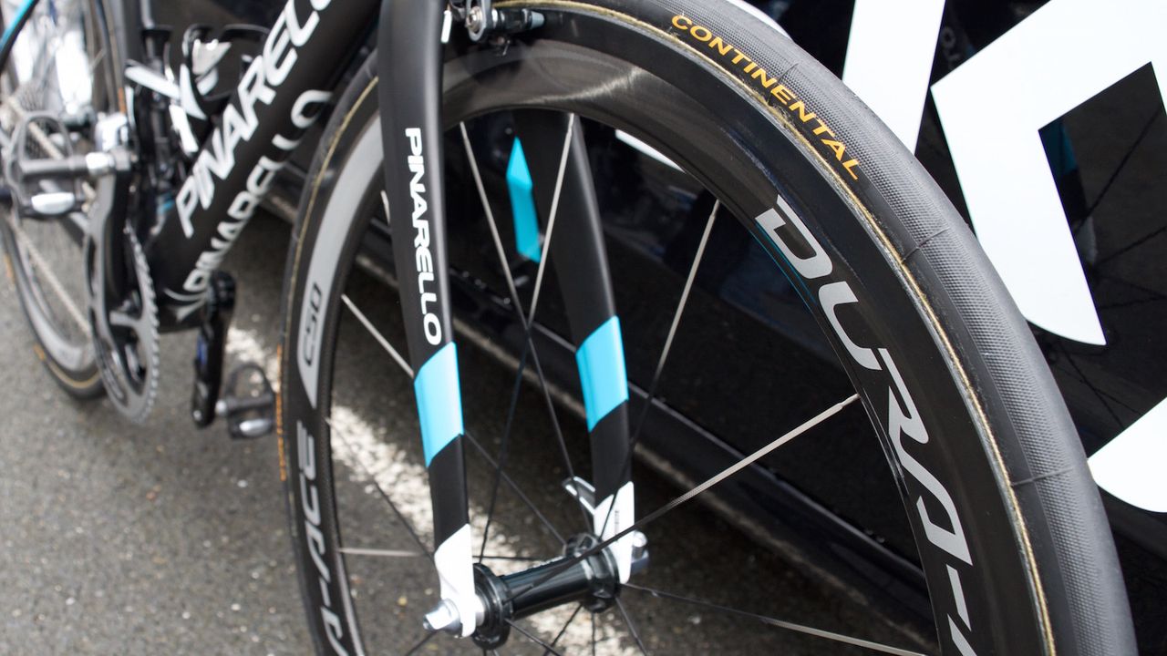 Carbon Shimano Dura-Ace C50 wheels