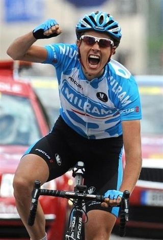 Niki Terpstra (Milram) wins Dauphiné Libéré stage three and takes the overall race leadership.