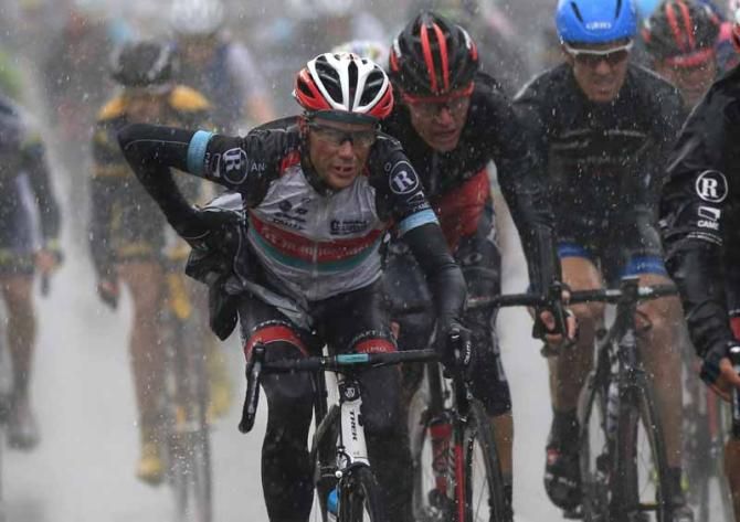 Chris Horner (RadioShack-Leopard) endures the downpour