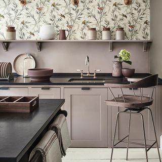 Grey-purple kitchen with floral wallpaper