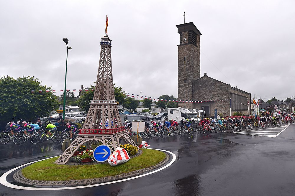 The peloton negotiates a roundabout during stage 2
