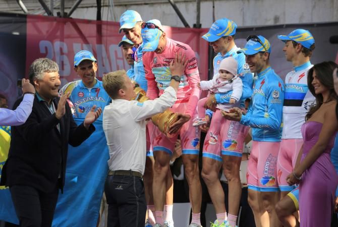 Vincenzo Nibali (Astana) is crowned the 2013 Giro d'Italia winner