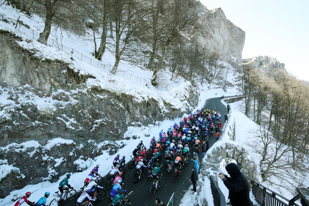 VIANA SPAIN APRIL 05 A general view of the Peloton passing through a snowy landscape during the 61st Itzulia Basque Country 2022 Stage 2 a 2076km stage from Leitza to Viana 461m itzulia WorldTour on April 05 2022 in Viana Spain Photo by Gonzalo Arroyo MorenoGetty Images