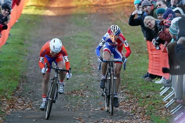 Sanne van Paassen (Netherlands) and Helen Wyman (Great Britain) sprint for the European championship