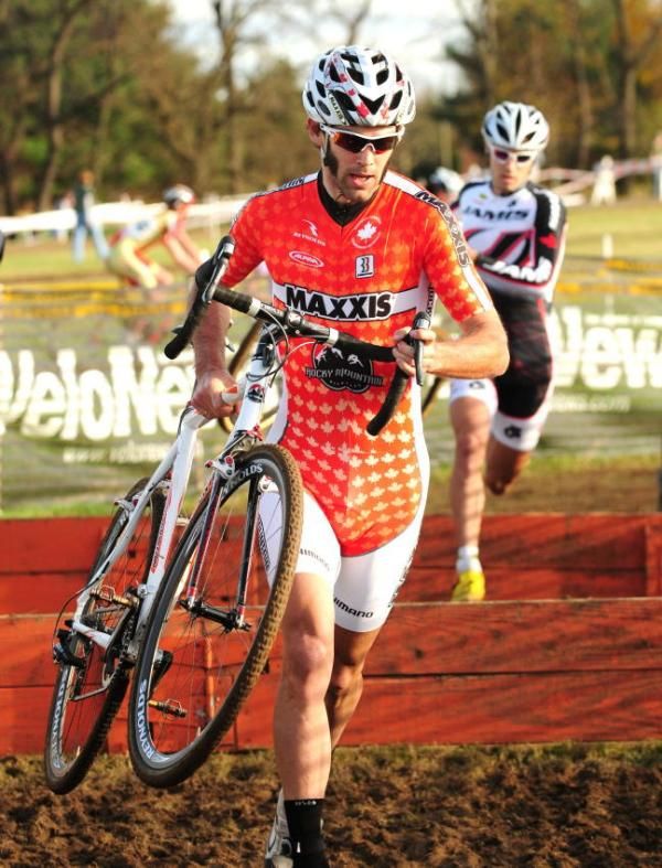 Geoff Kabush (Maxxis-Rocky Mountain) near the front again.