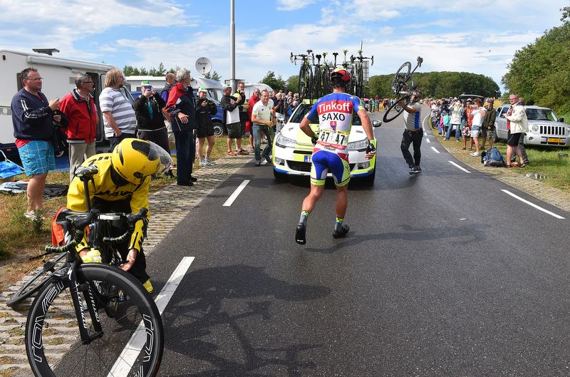 Peter Sagan decides on a whole new bike after flatting with 14km to race