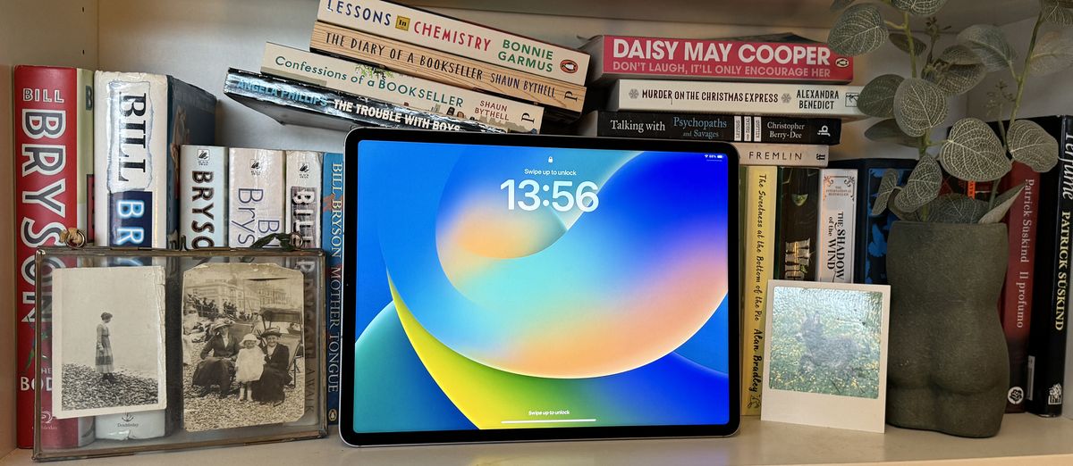 iPad Pro (2022) on a book shelf. 