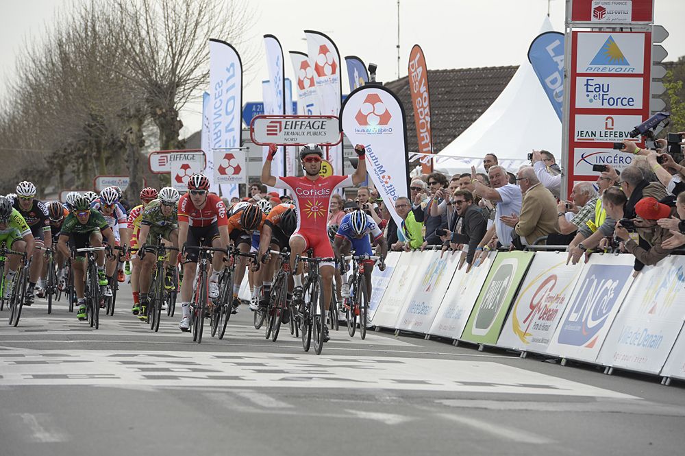 Nacer Bouhanni (Cofidis) wins bunch sprint at GP de Demain
