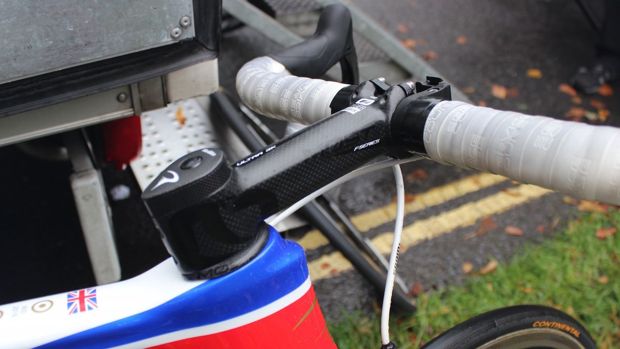 Wiggins prefers his bar tape all the way to the stem