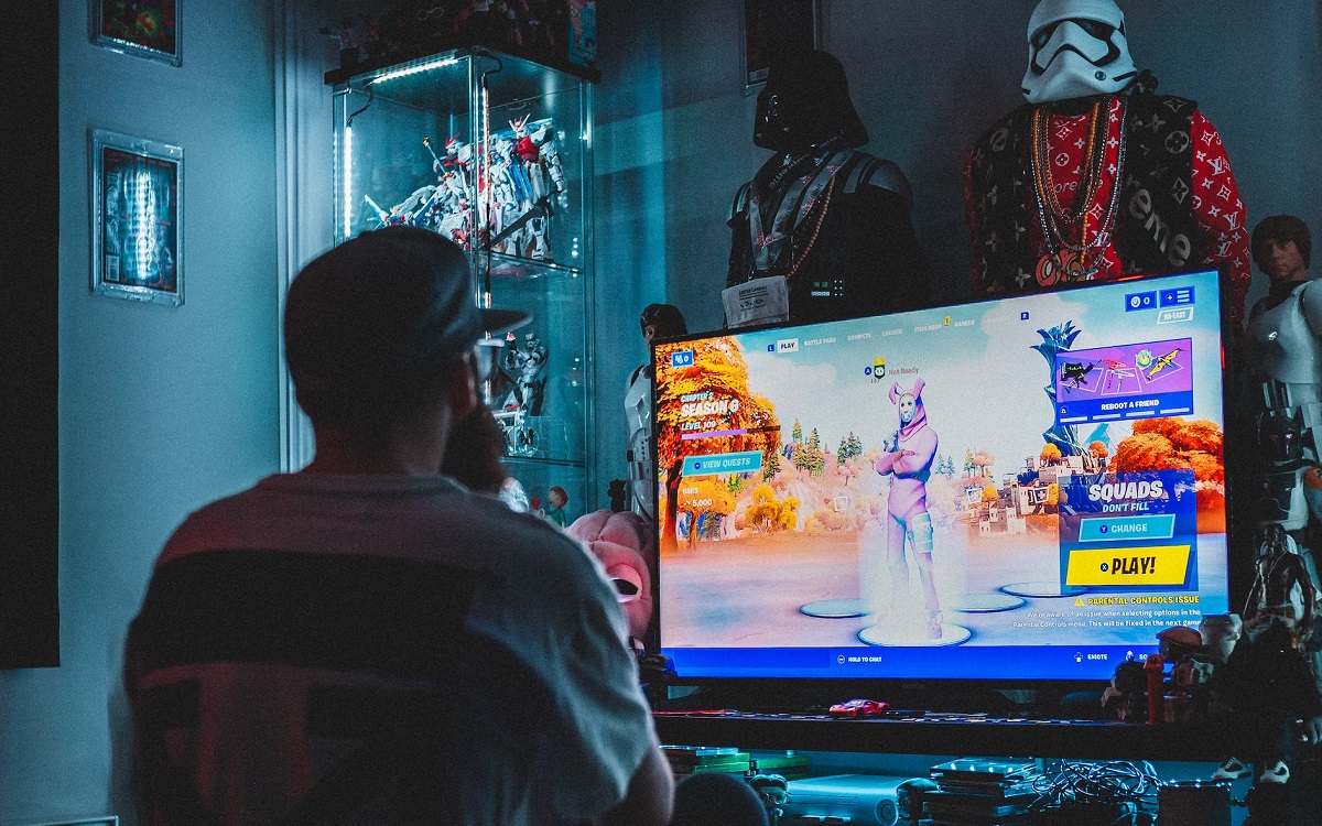 Joueur devant sa Xbox