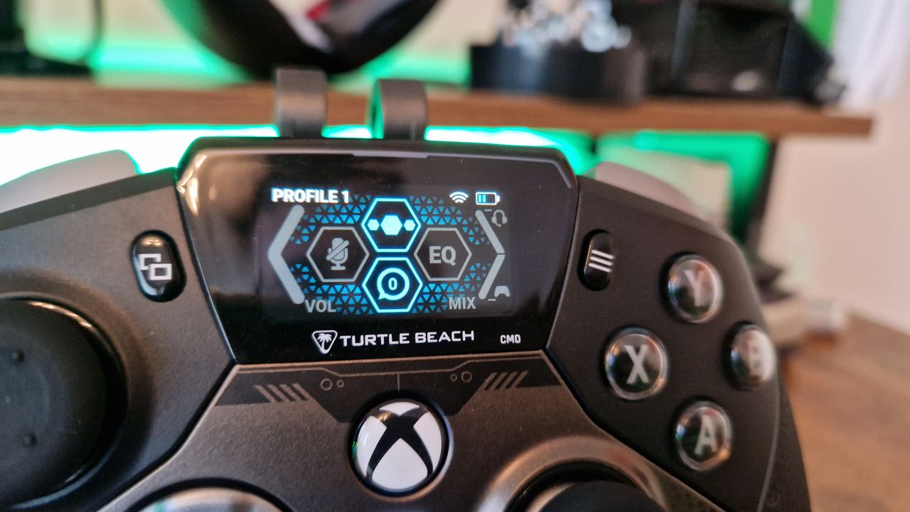 Turtle Beach Stealth Ultra Wireless's mini display and UI