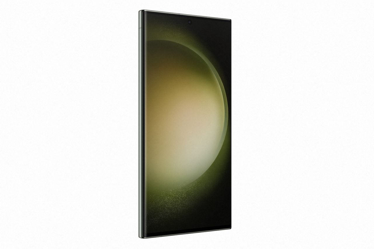 Official press images of the Galaxy S23 Ultra, in Green from the front