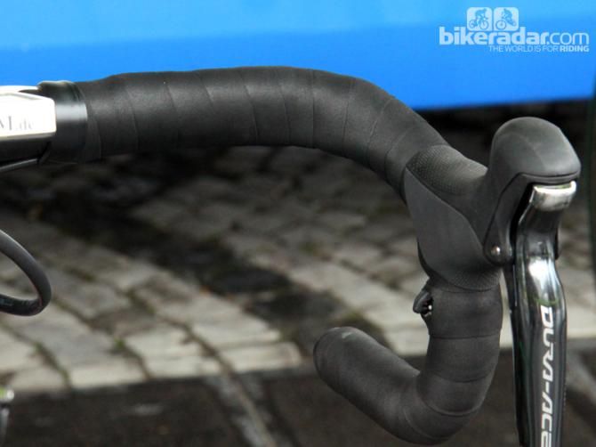Sprint shifters are neatly tucked away on John Degenkolb's (Giant-Shimano) Giant Defy Advanced SL. There's extra padding tucked beneath the tape up top, too
