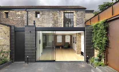 A London gallery extension and redesign by Threefold architects combines art spaces with residential design