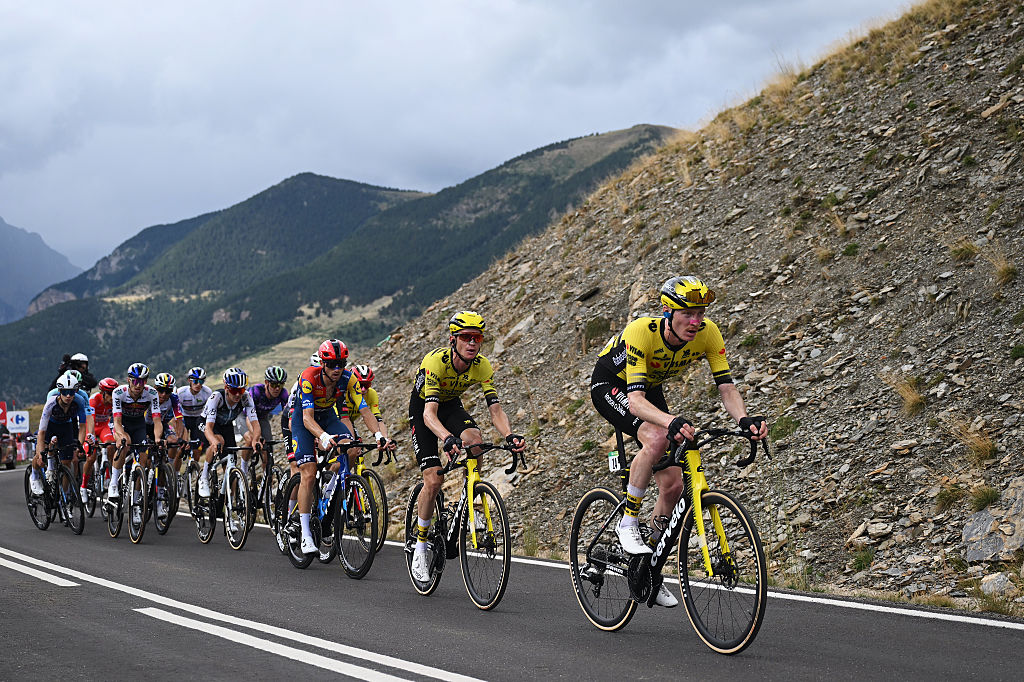 Vuelta a España stage 9 LIVE – Ski station finish promises to shake up GC