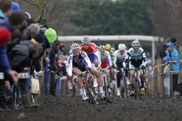 Things went wrong for Dutchman Mitchell Huenders early in the race.