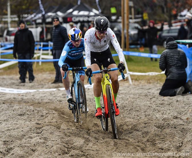 Maghalie Rochette (CX Fever Specialized) leads Ellen Noble (Trek Factory Racing) at the 2018 Pan-American Cyclo-Cross Championships