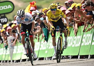 Jonas Vingegaard and Tadej Pogačar do battle on Peyragudes at the 2022 Tour de France