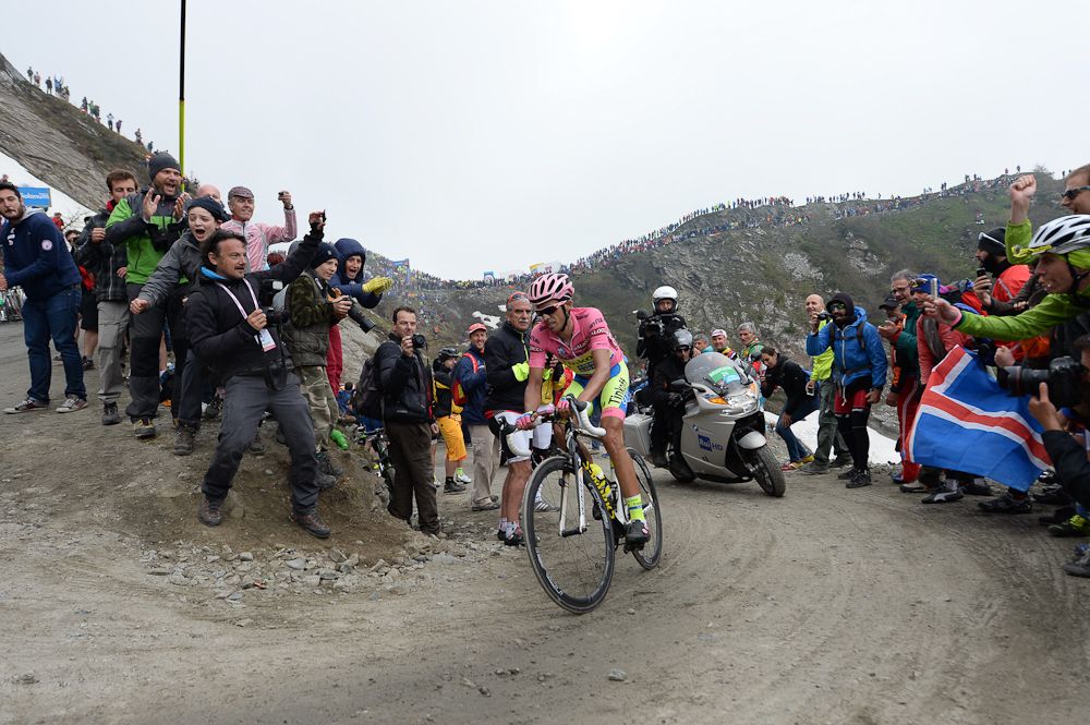 Alberto Contador rounds a corner on the final climb to Sestriere