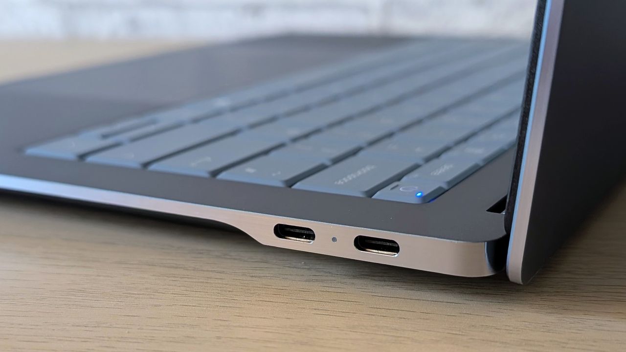 The HP OmniBook Ultra 14 on a desk
