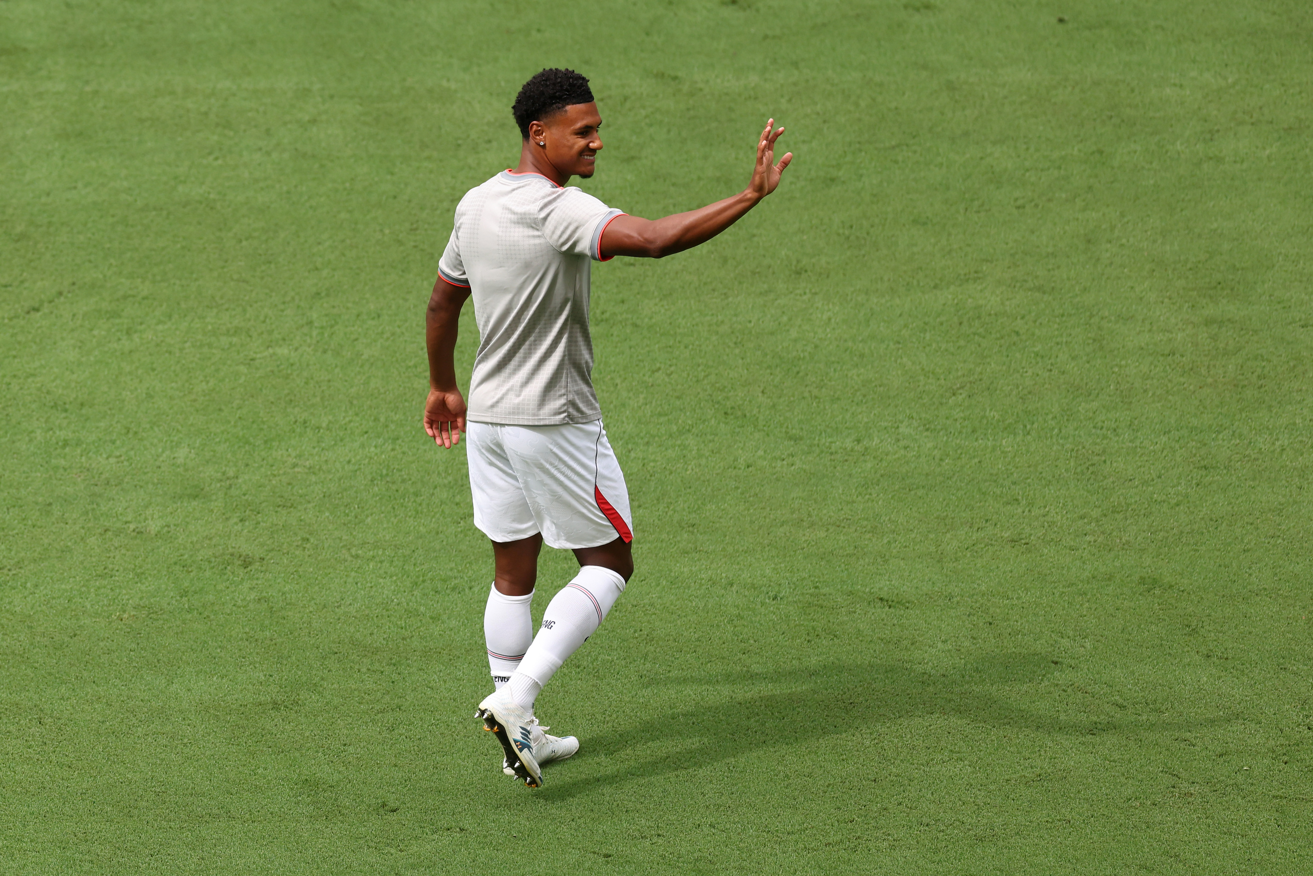 MIAMI GARDENS, FLORIDA - JULY 18: Ollie Watkins #19 of England waves during the warm up before the FIFA World Cup 2026 Bronze Final between France and England at Miami Stadium on July 18, 2026 in Miami Gardens, Florida. (Photo by Jamie Squire/Getty Images)