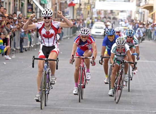 Joelle Numainville (Canada) wins the women's road race ahead of Paola Mu&ntilde;ox (Chile) and Veronica Leal (Mexico).