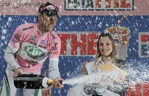 Bubbly time for Italy's Alessandro Petacchi (LPR Brakes-Farnese Vini)