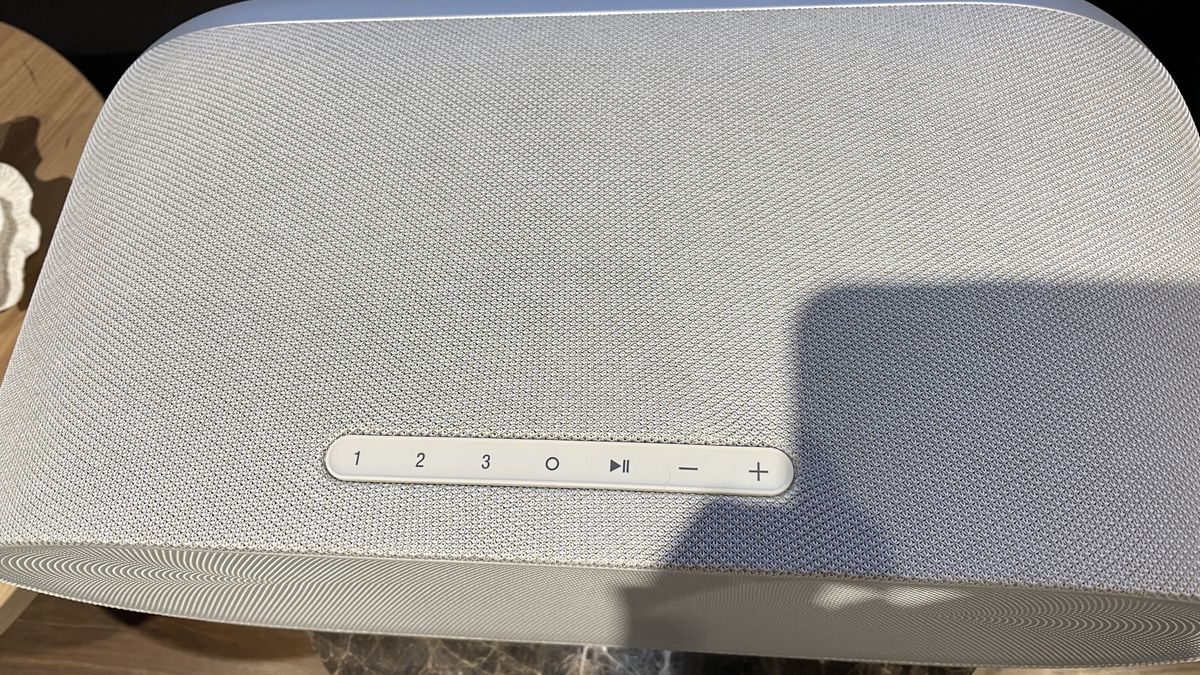 Denon 600 on a table