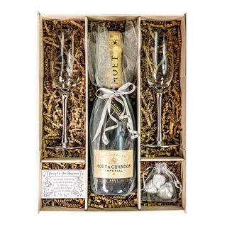 Moet & Chandon 750ml Silver Champagne Gift Box Hamper with Matching Champagne Flutes & Chocolates - amazon mother's day gifts