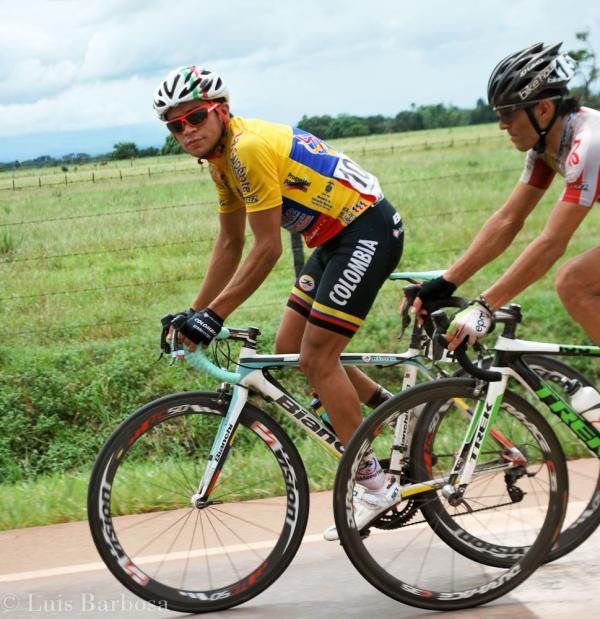 Prologue winner Fabio Duarte (Colombia Coldeportes) in the leader's yellow jersey