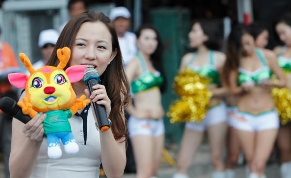 The Tour of Hainan got started with some cultural festivities