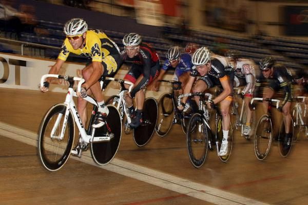 Bobby Lea in the men's omnium scratch race.