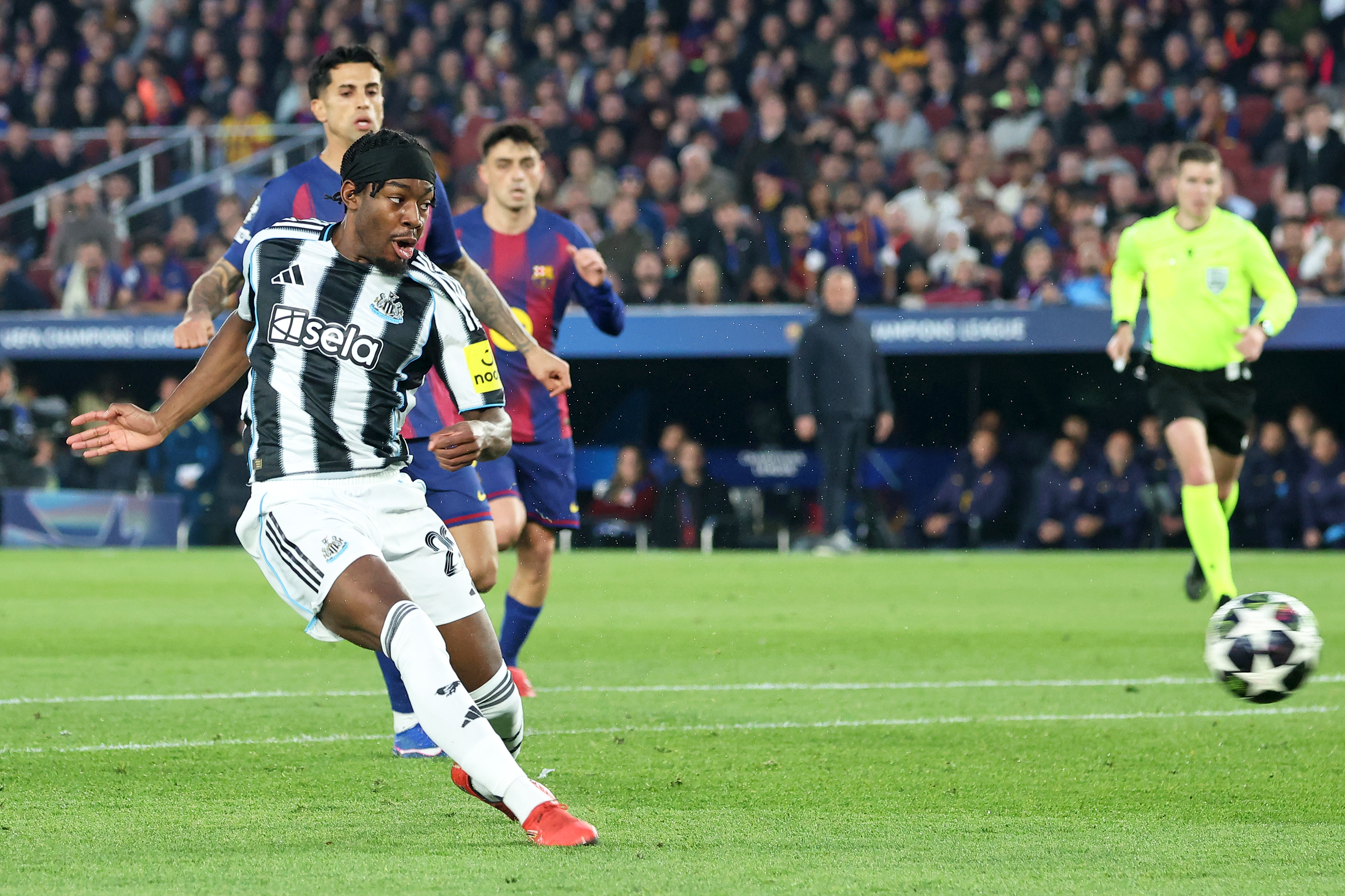 Anthony Elanga scores during the match between FC Barcelona and Newcastle FC, corresponding to the second leg of the round of 16 of the UEFA Champions League, at the Spotify Camp Nou in Barcelona, Spain, on March 18, 2026. (Photo by Joan Valls/Urbanandsport/NurPhoto)