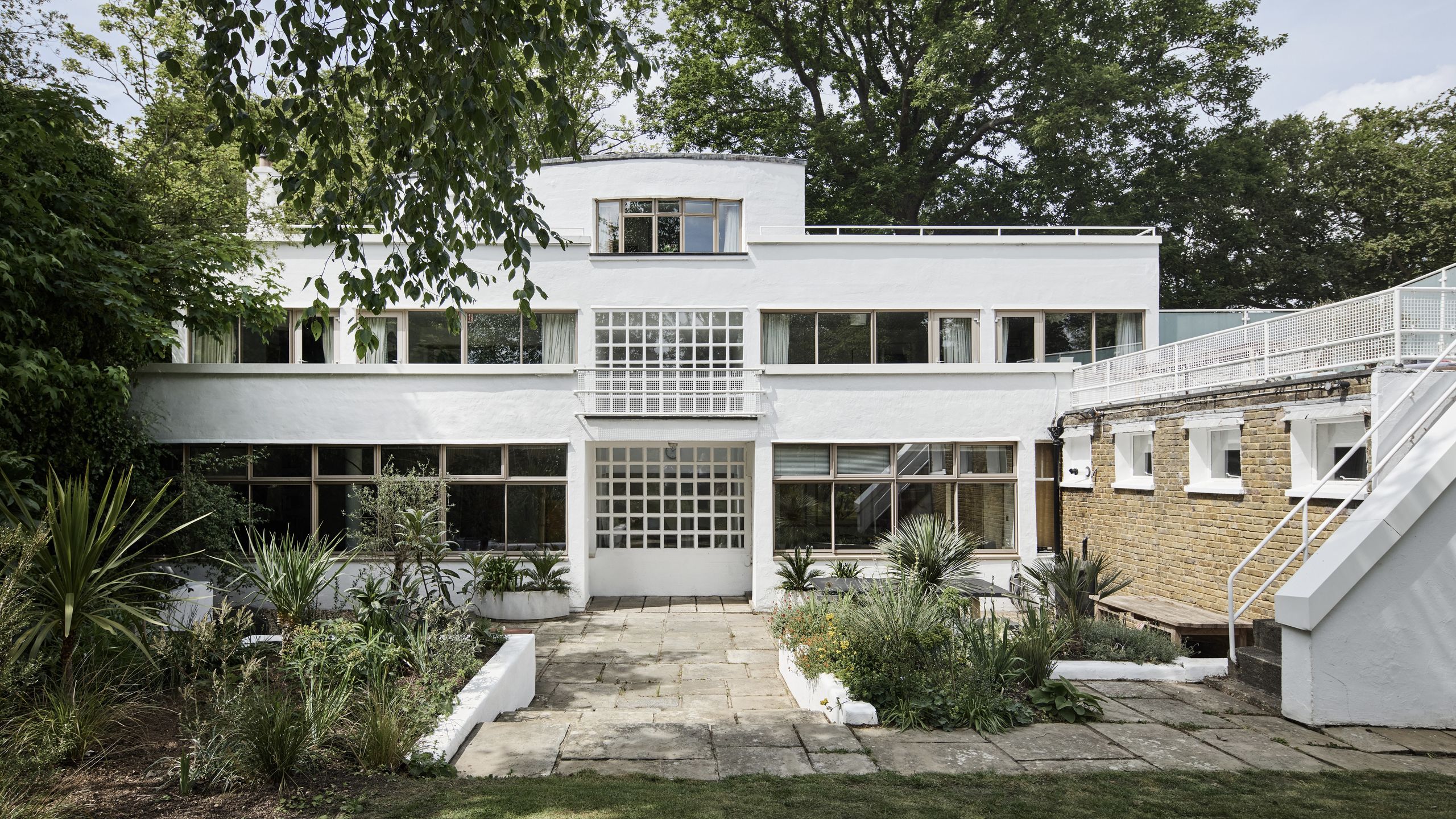 wallpaper.com - Anna Solomon - This gem of British modernism just hit the market