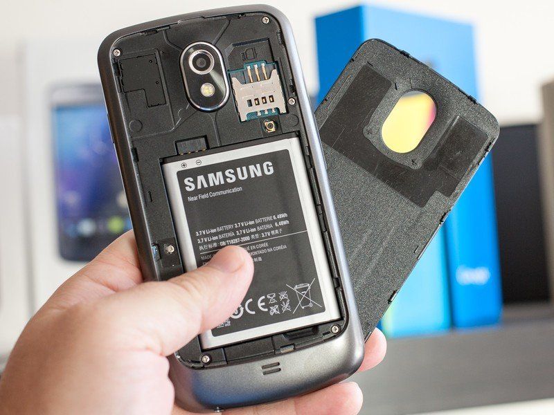 Samsung Galaxy Nexus &mdash;&nbsp;such a thin battery cover!