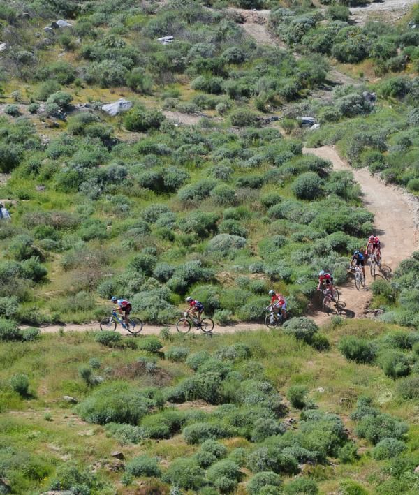 A select group lead by USA Champion Jeremy Horgan-Kobelski (Gary Fisher/Subaru) heads out onto lap two.