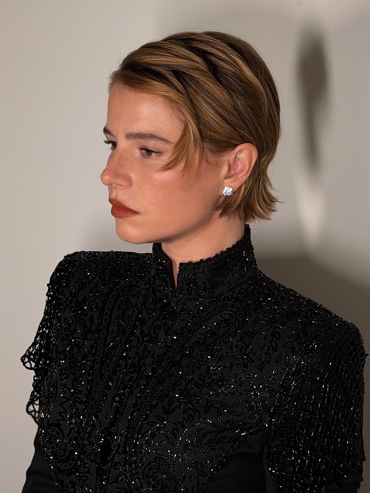 Jessie Buckley with twisted hairstyle pixie twists