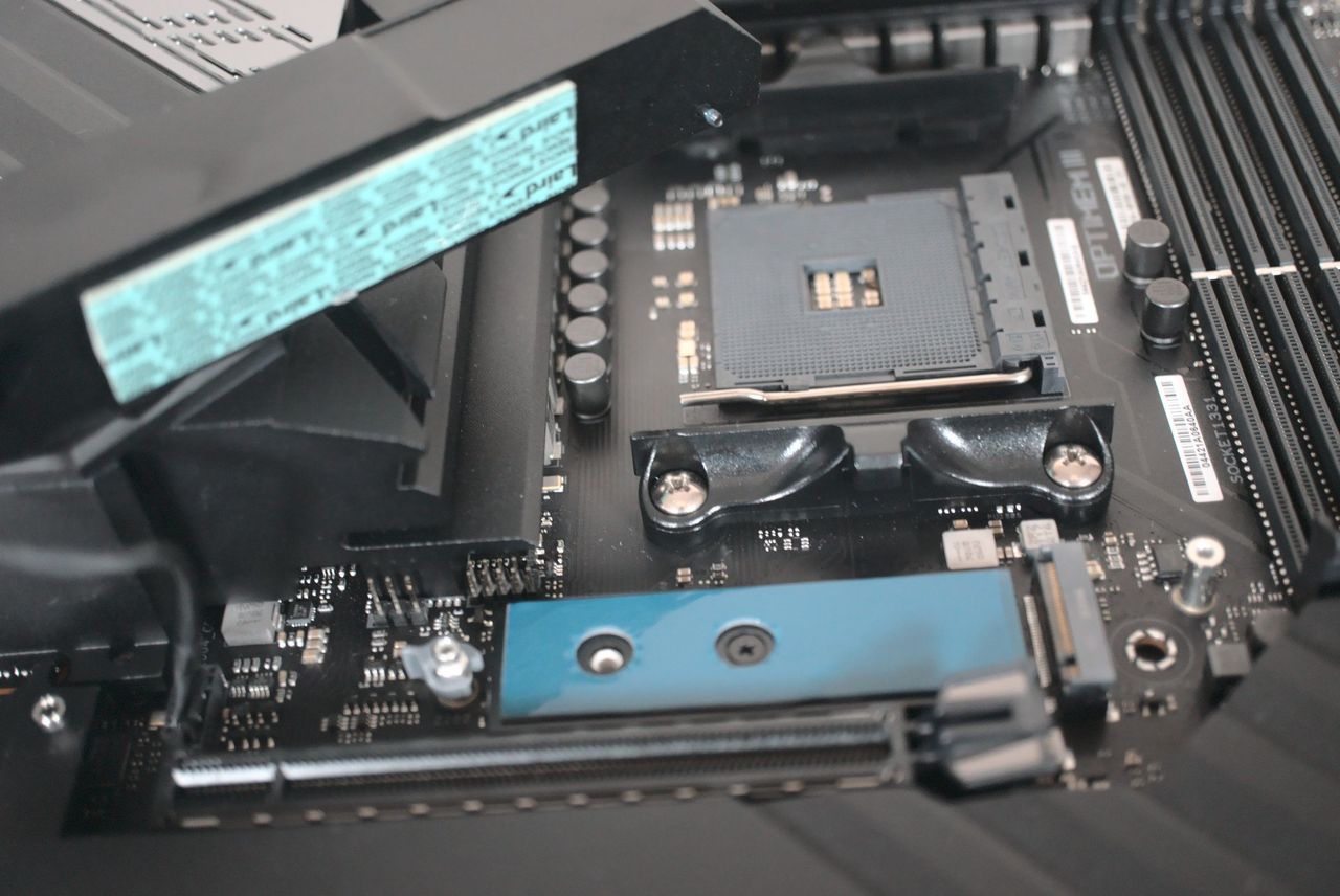 ASUS ROG X570 Crosshair VIII Extreme