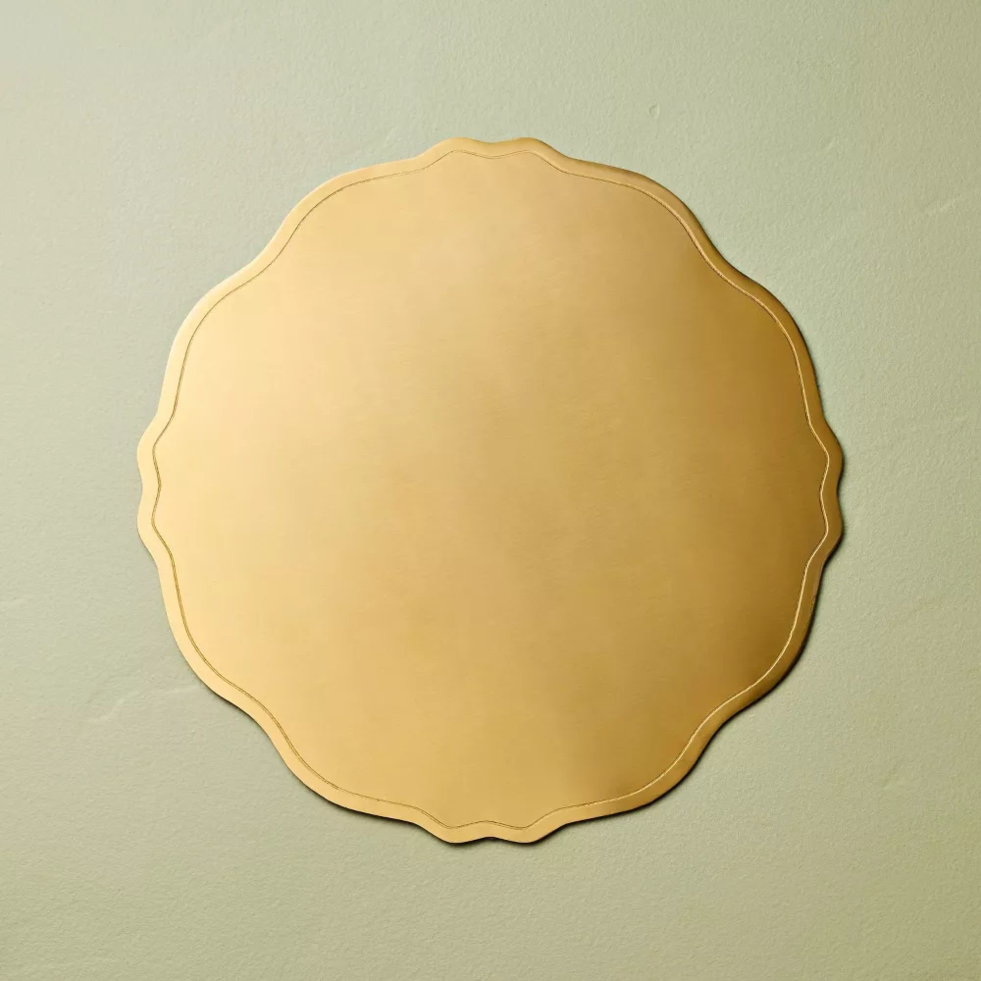 Gold charger with scalloped trim