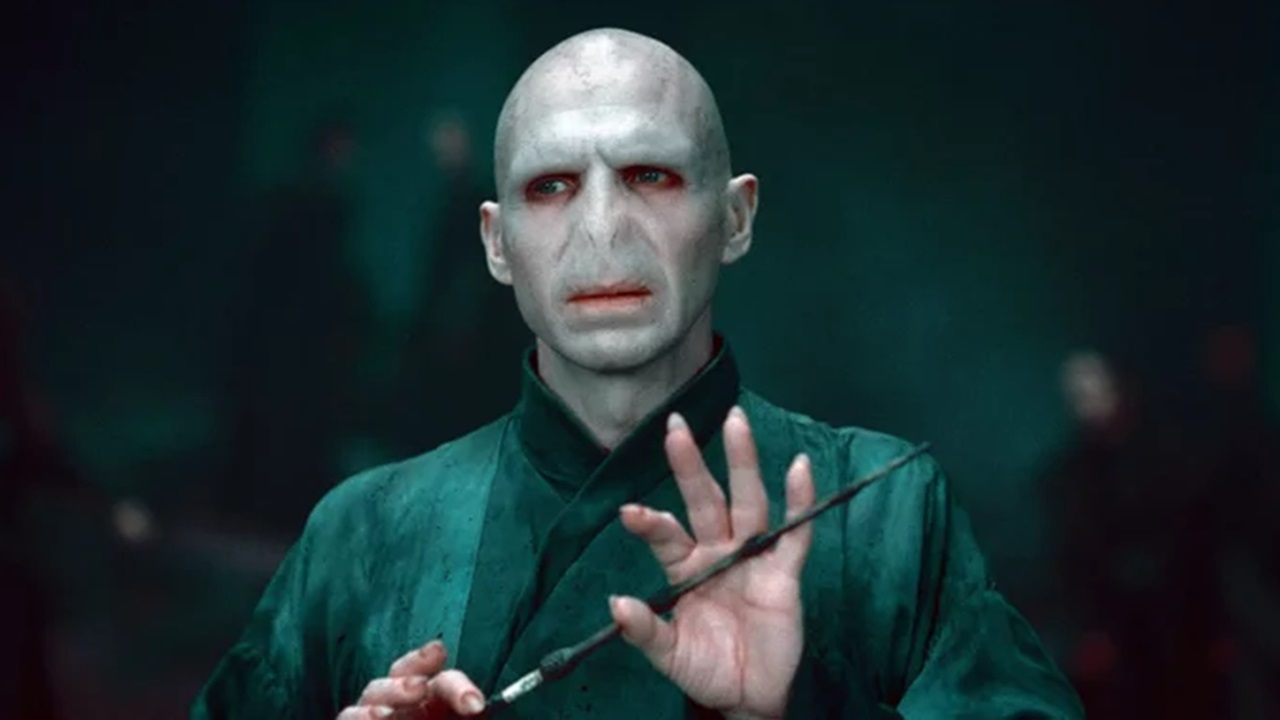 Harry Potter’s Ralph Fiennes Reveals Why He Wore Tights While Playing Lord Voldemort, And I Totally Get It