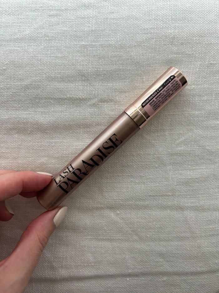 The L'Oréal Paris Paradise Castor Oil Enriched Mascara on a white linen background