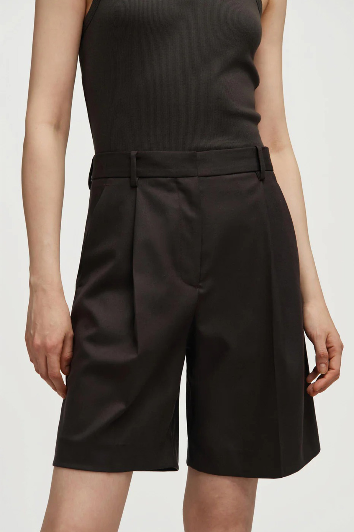 Pleated Shorts in Seasonless Wool