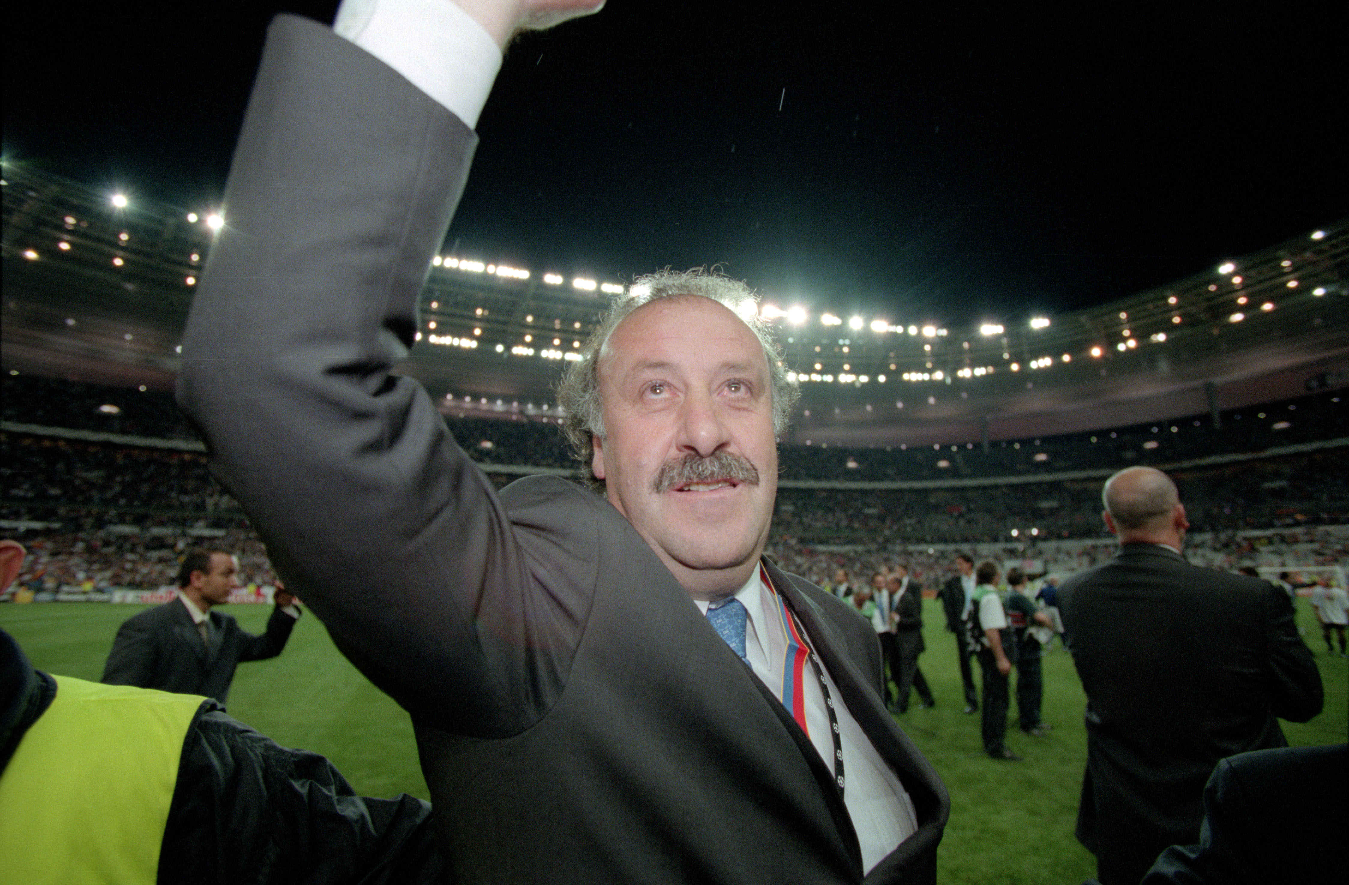 Real Madrid coach Vicente del Bosque celebrates after Los Blancos' Champions League final win over Valencia in May 2000.